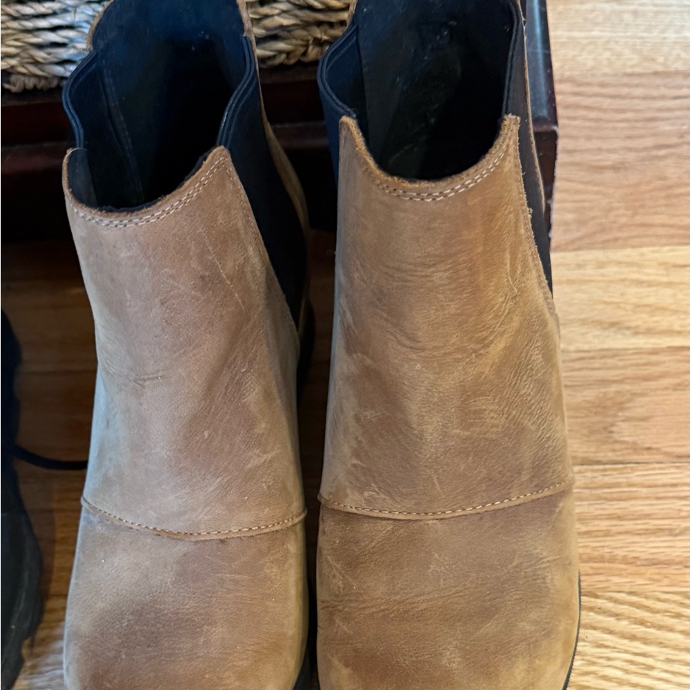 Sorel Brown and Black Winter Boots with Lace-Up Closure